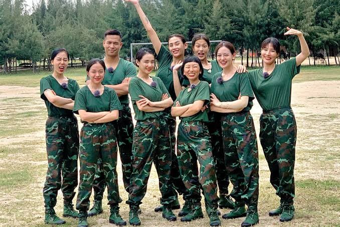 Cover Image for Vietnam: Young Women Volunteer to Enlist in the Army